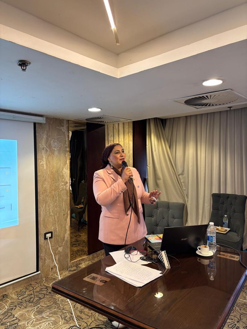 د. نداء الحديدي في ورشة تدريبية